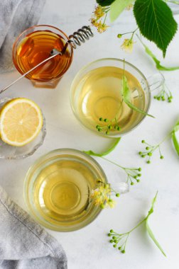 Ballı ve limonlu taze ıhlamur çayı.