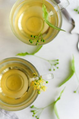 Ballı ve limonlu taze ıhlamur çayı.