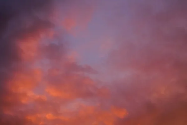 Dramatische Avondrood Paars Oranje Hemel Met Wolken — Stockfoto