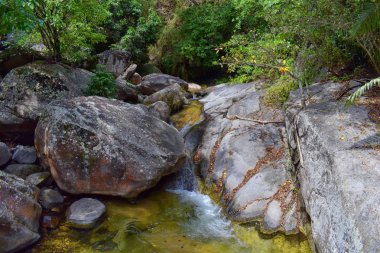 Kırsal küçük köy yolu orman nehir ve şelale görünümlerinden El Eden Puerto Vallarta nerede film filme Meksika tarafından için 