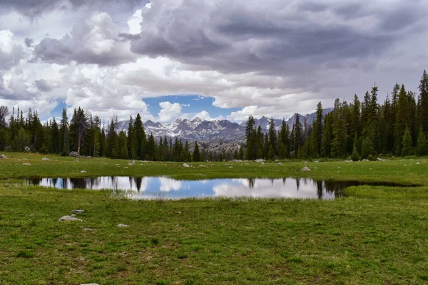 Rüzgar nehri aralığı, Rocky Dağları, Wyoming, hiking backpacking üzerinden Gösterim Titcomb Havzası için Elkhart Park Trailhead gitmekten geçmiş Hobbs, Seneca, ada, üst ve alt Jean göller gibi fotoğrafçılar işaret iz.