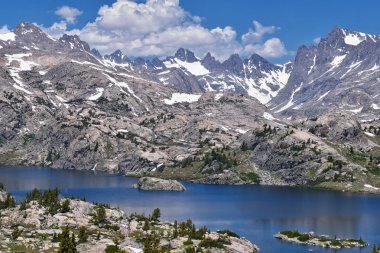 Rüzgar nehri aralığı, Rocky Dağları, Wyoming, hiking backpacking üzerinden Gösterim Titcomb Havzası için Elkhart Park Trailhead gitmekten geçmiş Hobbs, Seneca, ada, üst ve alt Jean göller gibi fotoğrafçılar işaret iz.