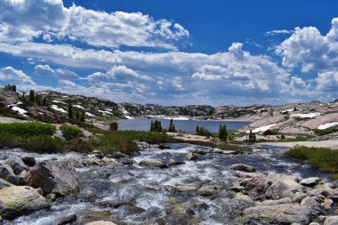 Üst ve alt Jean göl boyunca Rüzgar nehri aralığı, Rocky Dağları, Wyoming, sırt çantasıyla hiking trail Titcomb Havzası üzerinden Elkhart Park Trailhead için görünümlerinden Titcomb havzasında Hobbs, Seneca, ada göller ve fotoğrafçılar 