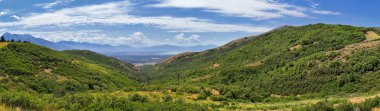 Panoramik manzaralı Travers dağ Provo, Utah County, Utah göl ve Wasatch açık Rocky Dağları ve cennet. Utah, ABD.