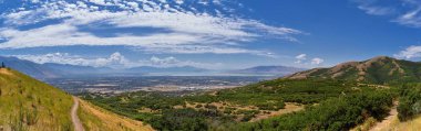 Panoramik manzaralı Travers dağ Provo, Utah County, Utah göl ve Wasatch açık Rocky Dağları ve cennet. Utah, ABD.