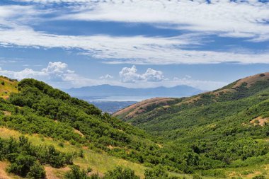 Panoramik manzaralı Travers dağ Provo, Utah County, Utah göl ve Wasatch açık Rocky Dağları ve cennet. Utah, ABD.