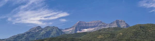 ヒーバー ユタ郡ティンパノーガス山ワサッチ フロントのロッキー山脈と Cloudscape 鹿クリーク貯水池近くの裏面の表示からパノラマの景観 ユタ州 アメリカ合衆国 — ストック写真