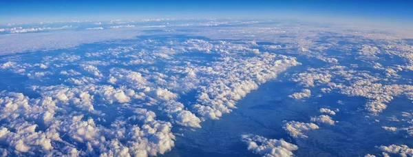 秋の間にコロラド州 カンザス州 ミズーリ州 イリノイ州 インディアナ州 オハイオ州 ウェスト バージニア州の上の飛行の中西部の州で空中の Cloudscape グランド風景と雲の景色が — ストック写真