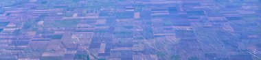 Sonbahar sırasında Colorado, Kansas, Missouri, Illinois, Indiana, Ohio ve Batı Virginia üzerinden uçakla havadan görünümü garip halkalar ve meydanlar midwest Birleşik üzerinde. Bin gösterim tarım peyzaj süpürme. Bitkileri, nehirler, ovaları, dağ manzaralarını bir