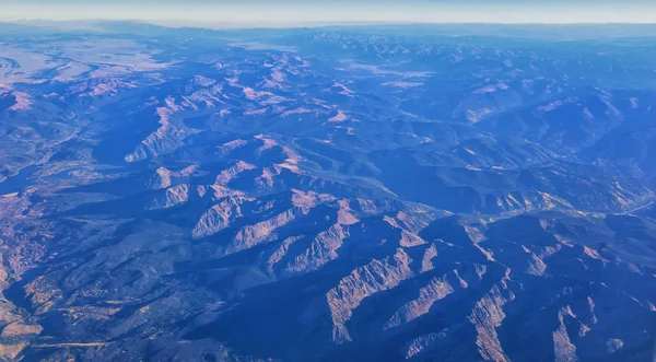 秋の間にコロラド州とユタ州のフライトで地形のロッキー山脈の風景の眺め グランド川の景色が広がる山と風景のパターン ロッキー山脈 Wasatch の前部 米国のトップ ビュー — ストック写真