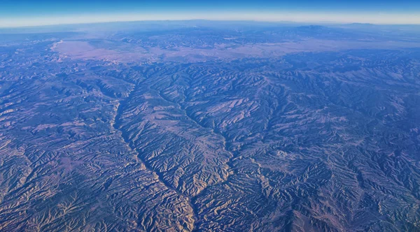 Vista Aérea Los Paisajes Topográficos Las Montañas Rocosas Vuelo Sobre —  Fotos de Stock