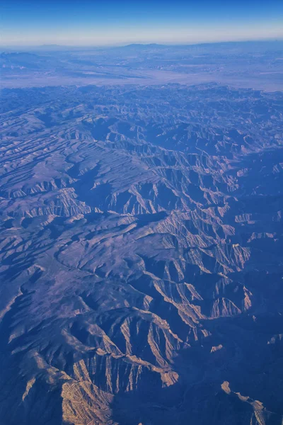 Пташиного Польоту Топографічних Скелястих Гірських Пейзажів Політ Над Колорадо Юта — стокове фото