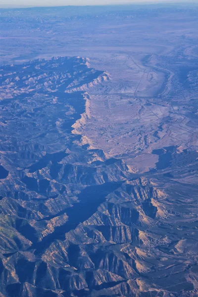 Vista Aérea Los Paisajes Topográficos Las Montañas Rocosas Vuelo Sobre —  Fotos de Stock