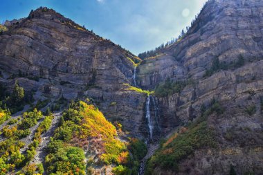 Gelin Veil Falls 607-boylu (185 metre) Çift Kişilik katarakt şelale provokatör Kanyon, otoyol Us189 Utah, Amerika Birleşik Devletleri, Amerika'nın yakın Güney sonunda olduğunu