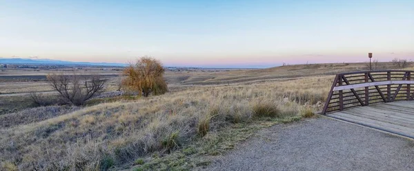 View Josh Pond Walking Path Reflecting Sunset Broomfield Colorado Surrounded — стоковое фото