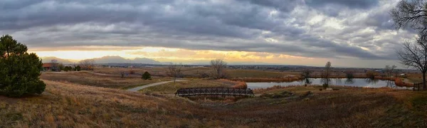 Views Josh Pond Walking Path Reflecting Sunset Broomfield Colorado Surrounded — Stock Photo, Image