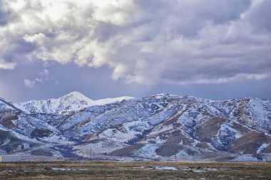 Bingham Kanyonu benim veya Kennecott bakır benim içerir, Şapkalı, Oquirrh dağ aralığı kar kış Panoraması söylenti en büyük açık çukur bakır madeninin dünyanın Tuz Gölü Valley, Utah. ABD.
