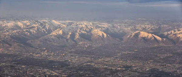 Légi Kilátás Repülőgépből Wasatch Front Rocky Mountain Range Hófödte Csúcsok — Stock Fotó