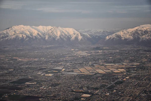 Вид Воздуха Самолета Wasatch Front Rocky Mountain Range Покрытыми Снегом — стоковое фото