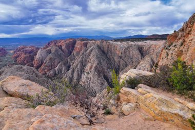 Snow Canyon Overlook, Red Mountain Wilderness yürüyüş parkurlarından manzaralar, State Park, St George, Utah, Amerika Birleşik Devletleri 