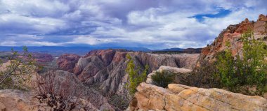 Snow Canyon Overlook, Red Mountain Wilderness yürüyüş parkurlarından manzaralar, State Park, St George, Utah, Amerika Birleşik Devletleri 
