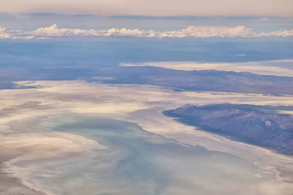Вид Самолета Большое Солёное Озеро Хребте Скалистых Гор Облачность Пейзаж — стоковое фото