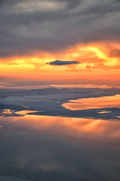 Μεγάλη Σωλτ Λέικ Sunset Εναέρια Θέα Από Αεροπλάνο Στην Περιοχή — Φωτογραφία Αρχείου