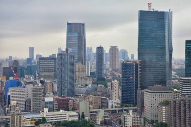 Tokyo Japonya siluetleri ve gökdelenler binalar, havadan görünümü, Shinjuku koğuş çevresinde. Asya.