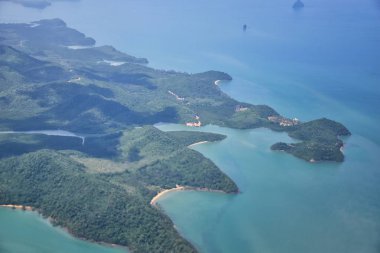 Phuket Tayland 'ın insansız hava aracı kuş bakışı fotoğrafı tropikal deniz, Hint Okyanusu kıyıları Bangkok' un güneyinde Andaman Denizi 'nde, Malacca Boğazı' nın yakınında. Asya.