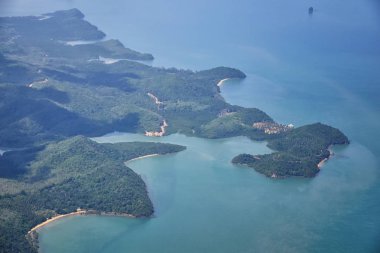 Phuket Tayland 'ın insansız hava aracı kuş bakışı fotoğrafı tropikal deniz, Hint Okyanusu kıyıları Bangkok' un güneyinde Andaman Denizi 'nde, Malacca Boğazı' nın yakınında. Asya.