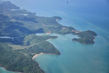 Phuket Tayland 'ın insansız hava aracı kuş bakışı fotoğrafı tropikal deniz, Hint Okyanusu kıyıları Bangkok' un güneyinde Andaman Denizi 'nde, Malacca Boğazı' nın yakınında. Asya.
