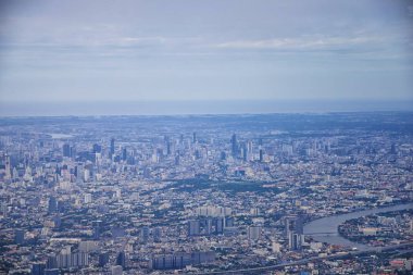 Bangkok Tayland 'ın havadan görünüşü ve çevre manzarası, modern ofis binaları, apartman dairesi, Bangkok' ta en kalabalık yerleşim yeri. Güneydoğu Asya.