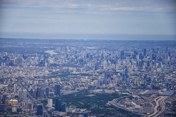 Flygfoto Över Bangkok Thailand Med Omkringliggande Landskap Moderna Kontorsbyggnader Bostadsrätt — Stockfoto