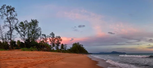 Phuket Beach Sunset Colorful Cloudy Twilight Sky Reflecting Sand Gazing — Stock Photo, Image