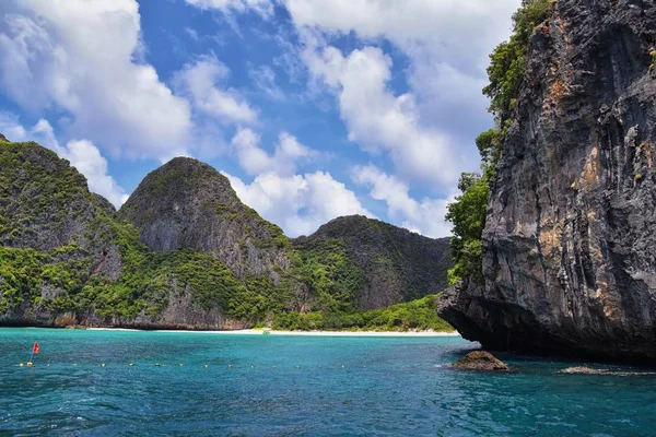 Isola Vista Sull Oceano Vicino Phuket Thailandia Con Blues Turchese — Foto Stock