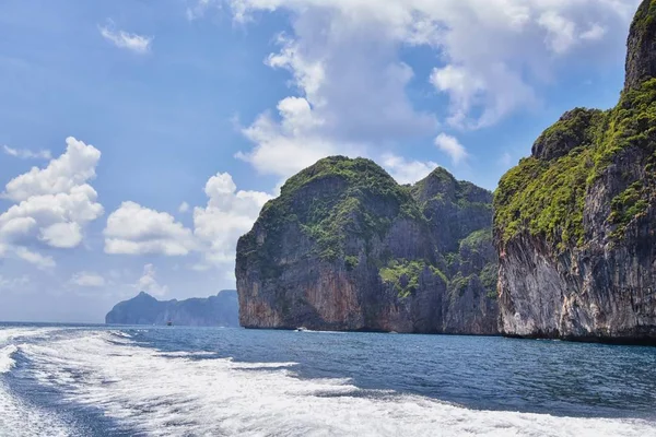 Isola Vista Sull Oceano Vicino Phuket Thailandia Con Blues Turchese — Foto Stock