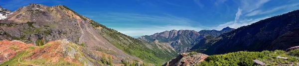 布兰奇湖远足小径全景 美国犹他州盐湖县的瓦萨奇前岩山脉 双峰荒野 大柯顿伍德峡谷的瓦萨奇国家森林 — 图库照片