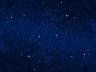 Bulutlarla uçak penceresinde Dünya