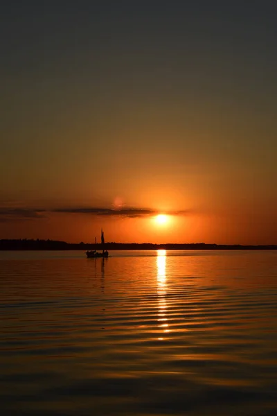 Όμορφο Ηλιοβασίλεμα Στη Λίμνη Όμορφη Ανατολή Στη Λίμνη — Φωτογραφία Αρχείου