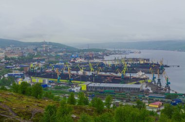 Haziran 2018 - Murmansk, Rusya Federasyonu - kömür, Murmansk şehir ticaret ve balık bağlantı noktaları. Rusya