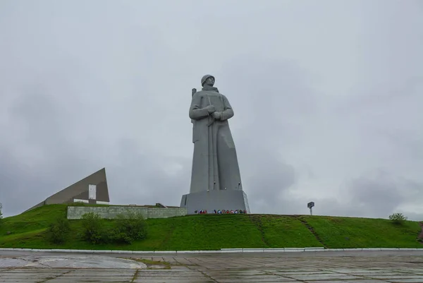 Monument voor de verdedigers van het Noordpoolgebied in Moermansk — Stockfoto