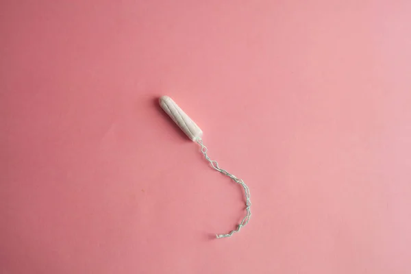 One white tampon on a pink background. Place for text — Stock Photo, Image