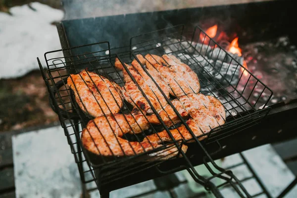 Grilled fish on the grill — Stock Photo, Image