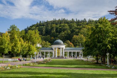 Caroline ve Rudolf - Marianske Lazne (Marienbad) - büyük ünlü bohem spa town Çek Cumhuriyeti (bölge Karlovy Vary Batı kesiminde soğuk maden suyu sütunlu yaylar)