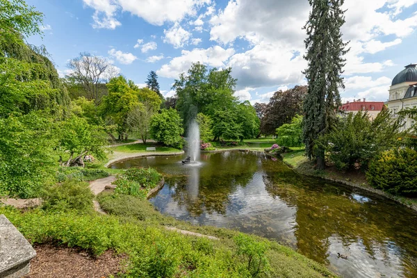 Parque Central Spa Con Pequeño Lago Centro Pequeña Ciudad Balneario — Foto de Stock