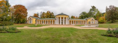 Panorama view - Maden suyu kaynağı sütunları - spa kasabası Marianske Lazne (Marienbad) - Çek Cumhuriyeti