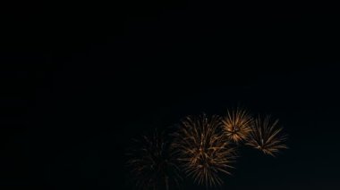 Şehir gün tatil kutlaması, selam gece gökyüzü üzerinde üzerinde güzel havai fişek