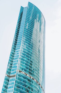 Yüksek modern cam bina dış iş merkezi