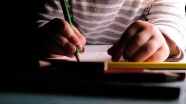 Little baby girl draws green pencil on a sheet of paper close-up — Stock Video