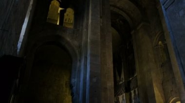 Antik Katedrali, Katolik Ortodoks Hıristiyan Kilisesi. Eski tarihi bina, iç içeride. Panorama, kamera hareketi